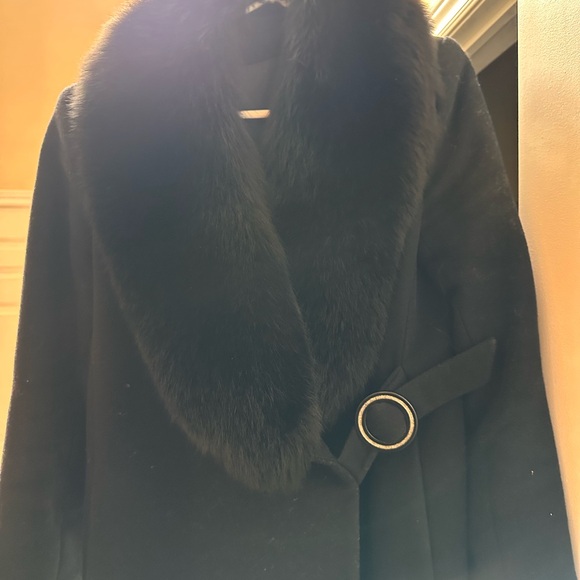 Winter wool coat with real fur collar - Picture 3 of 4